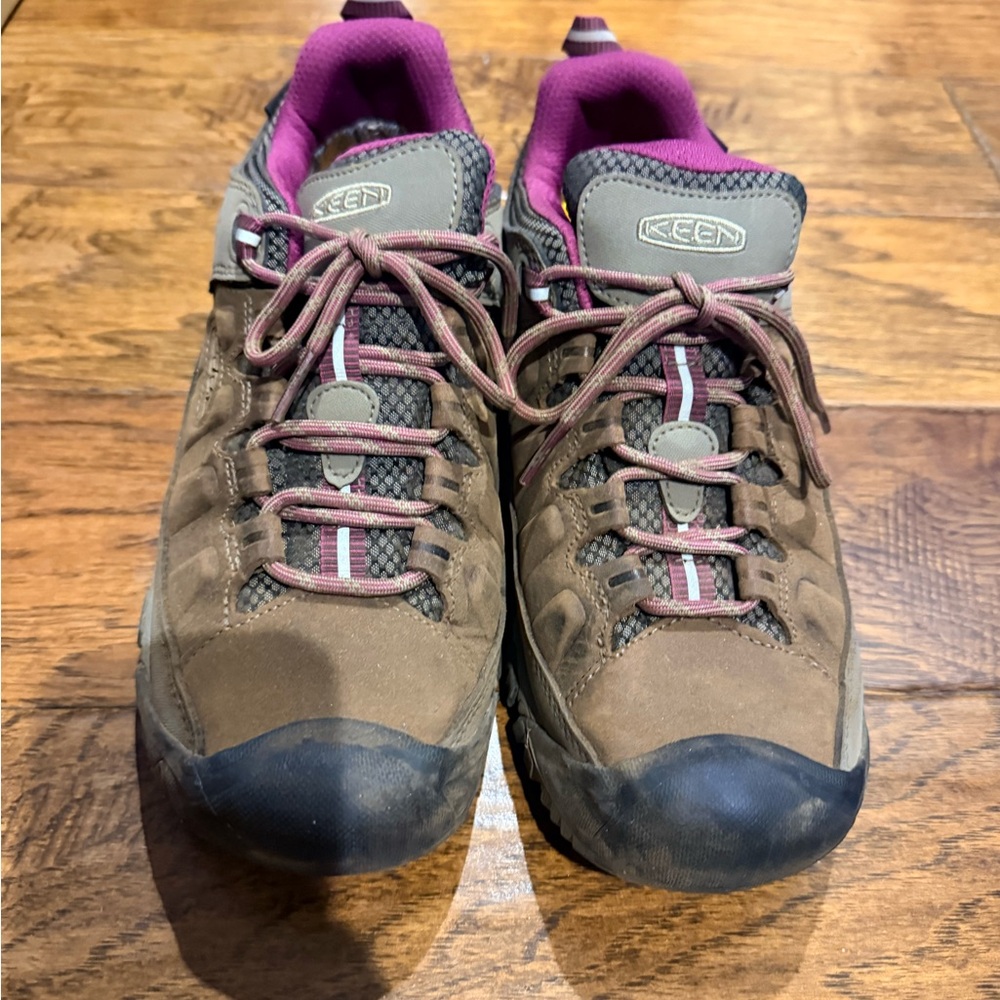 KEEN Targhee III Hiking Shoes - size 9